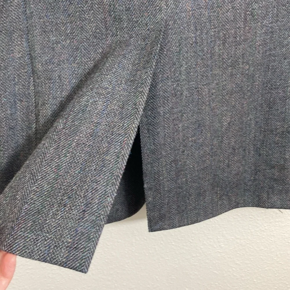 VTG Wool Herringbone Tweed Blazer in Gray 2 button style